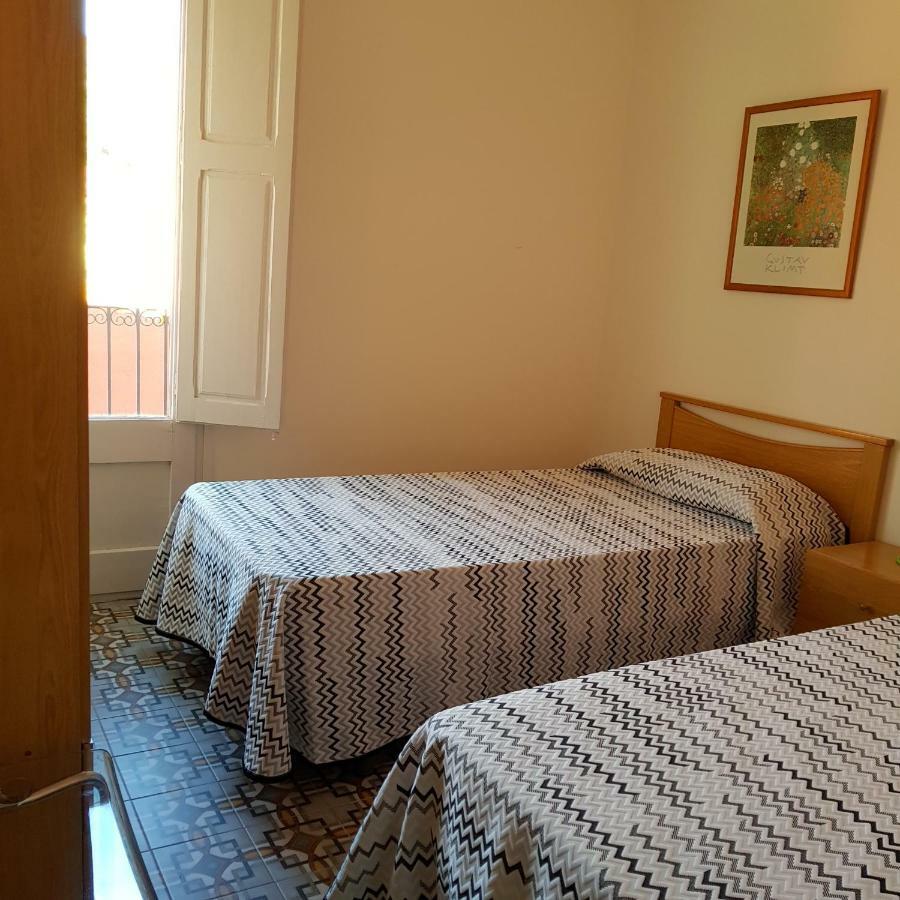 Apartamentos Nouvilas Portbou Bagian luar foto