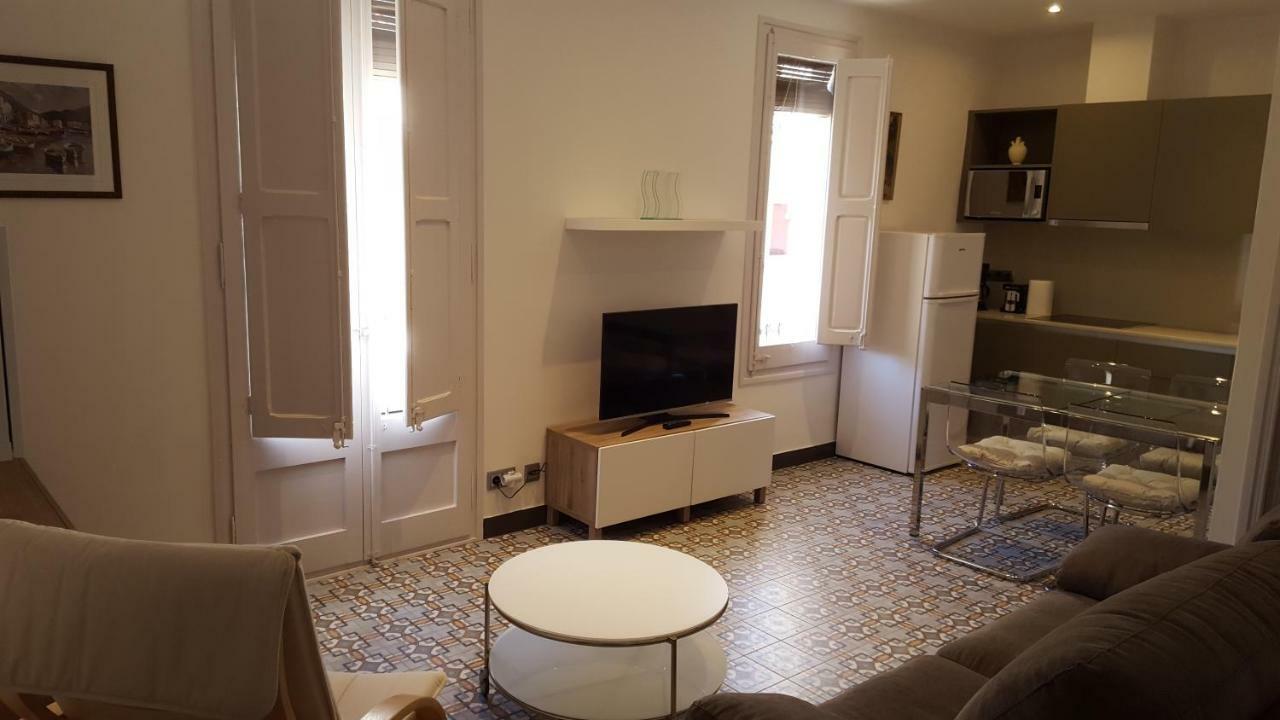 Apartamentos Nouvilas Portbou Bagian luar foto